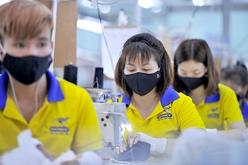 6 PRODUCING ANTIBACTERIAL CLOTH MASKS FOR EXPORT TO FRANCE