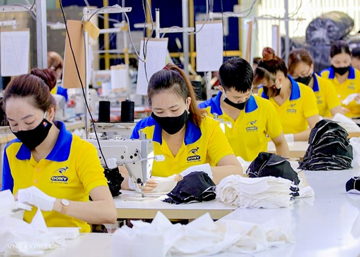 What does CMT Manufacturing stand for in the Apparel Industry