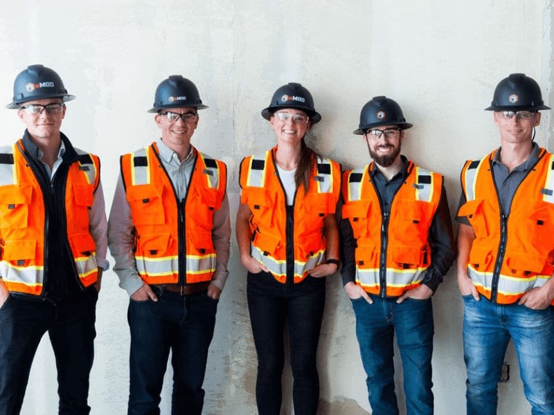 Construction workers must wear comfortable clothes
