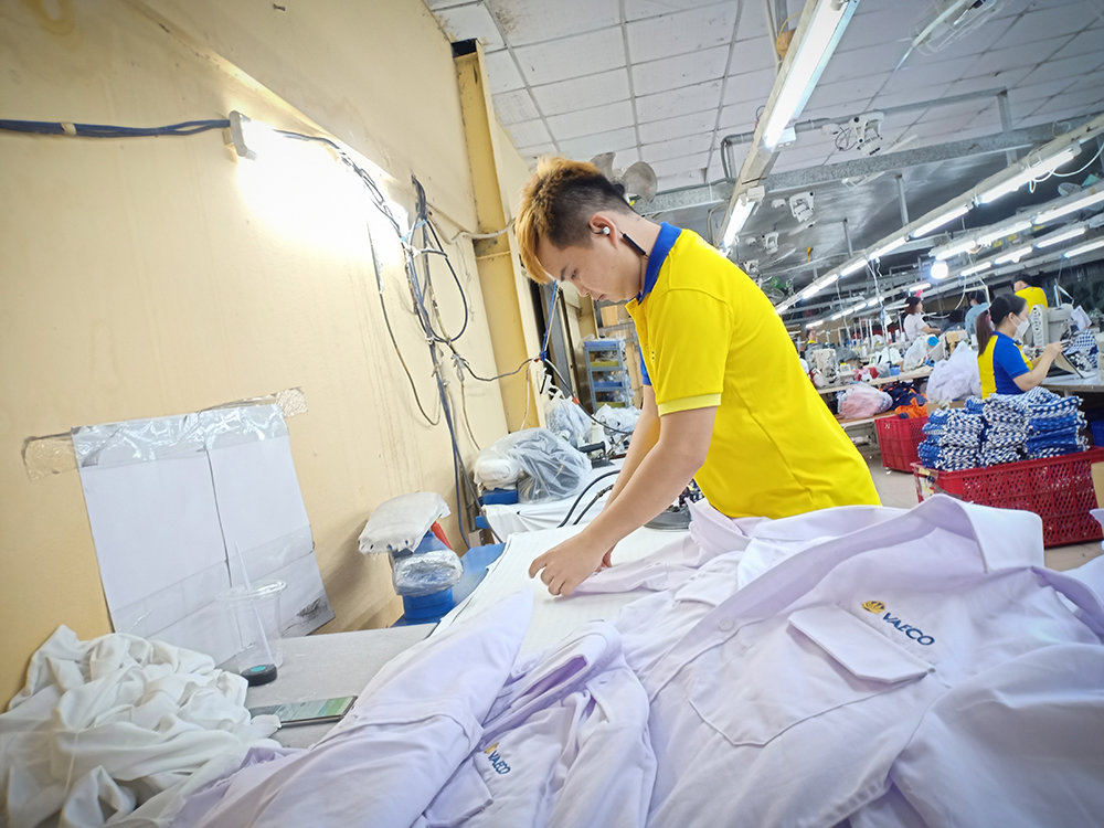 - Manufacturing Almost 2000 Uniform Shirts For VAECO Vietnam Airlines Engineering Company Limited