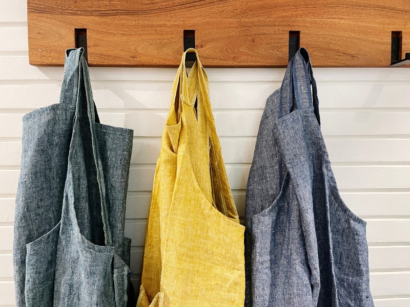 For kitchen employees, linen aprons are a terrific alternative.