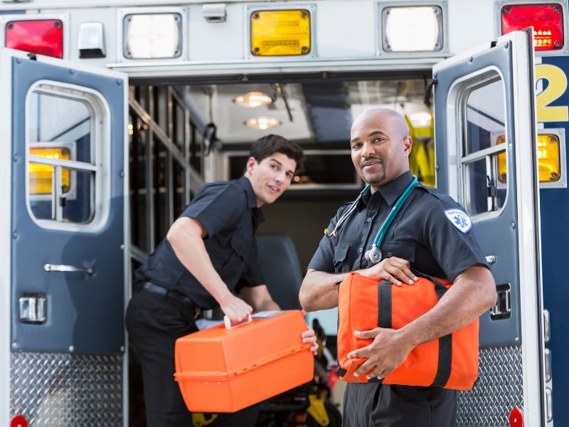 The ambulance and paramedic clothing must have a functional and usable design.