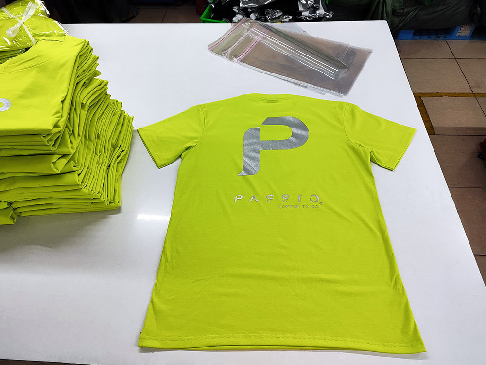 - Silver Plastisol Uniform T-shirts For An Italian Style Coffee Chain