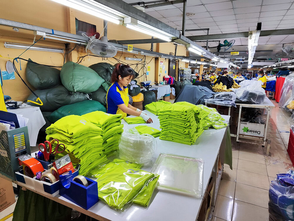 - Silver Plastisol Uniform T-shirts For An Italian Style Coffee Chain