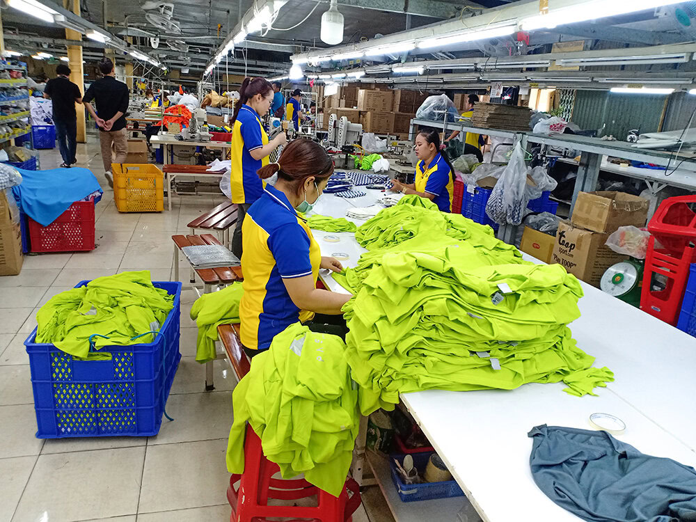 - Silver Plastisol Uniform T-shirts For An Italian Style Coffee Chain