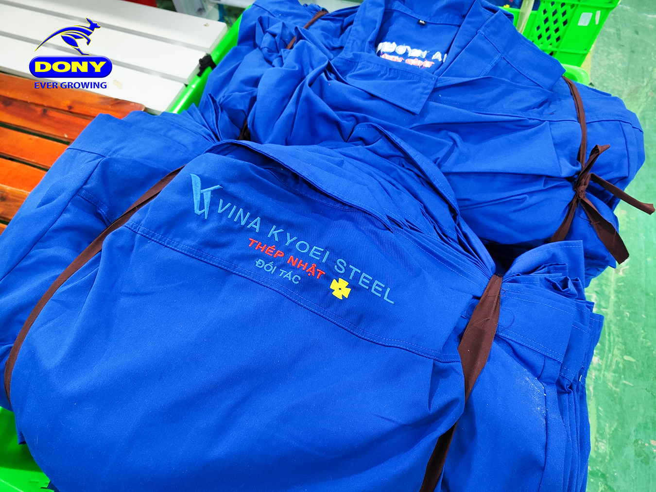 - NOT JUST T-SHIRTS — DONY DELIVERS TOP-QUALITY PROTECTIVE WORKWEAR AS ALWAYS! - NOT JUST T-SHIRTS — DONY DELIVERS TOP-QUALITY PROTECTIVE WORKWEAR AS ALWAYS!